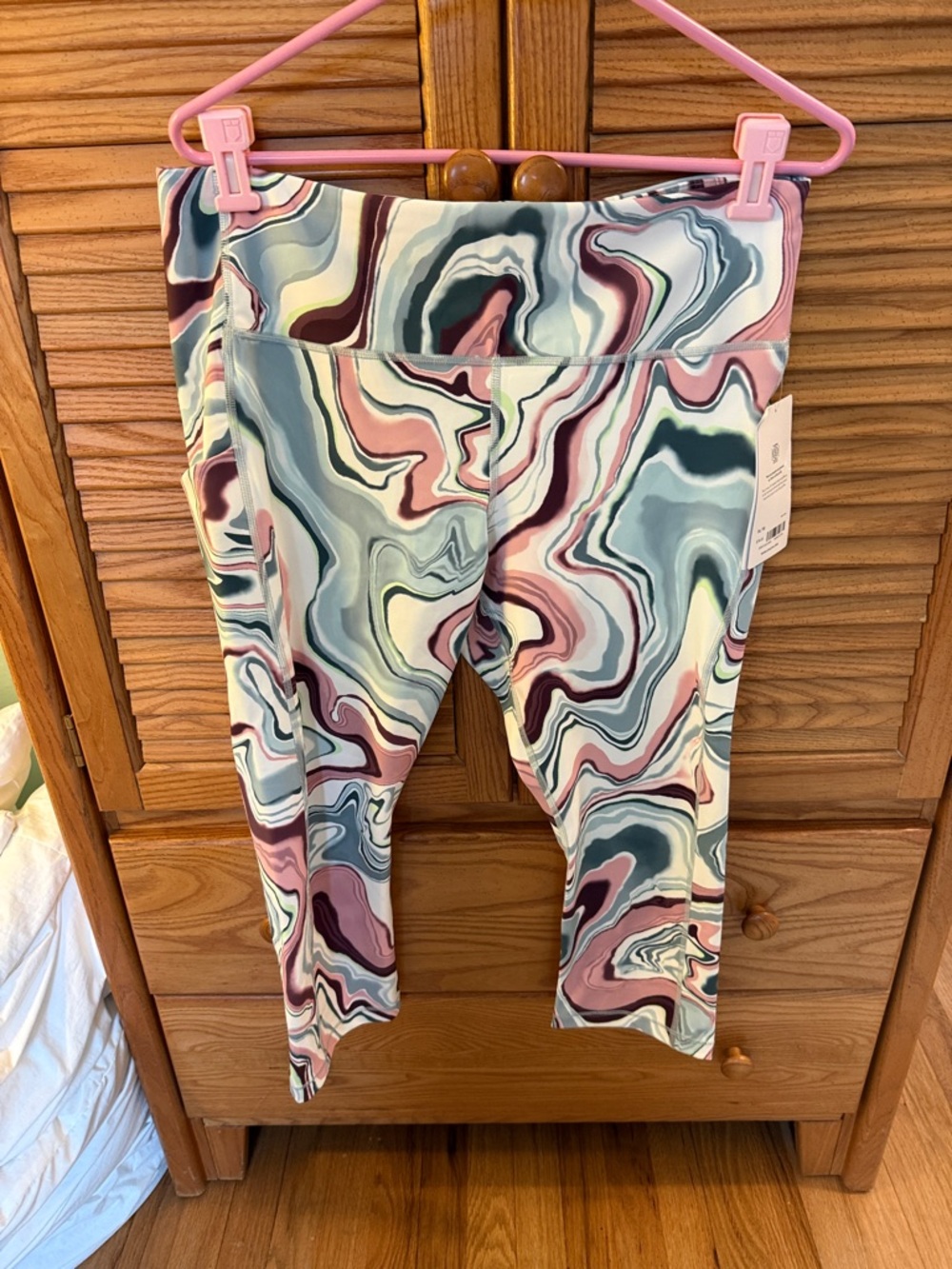 NWT 🌸 Athleta Pink & Green Marble Print Capri Leggings Size XL